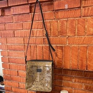 Hand-tooled paisley pattern, 7 pocket, Relic brand purse